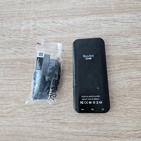 MP4 player + earphones (NEW) - Picture 5 of 6